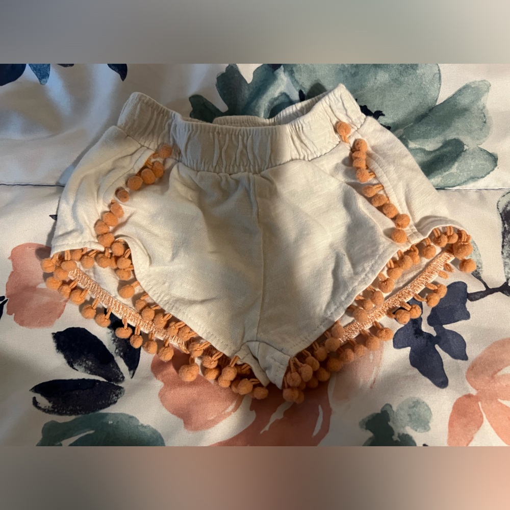 Rockin Baby Pom Pom shorts, size 0-3 months, white and peach